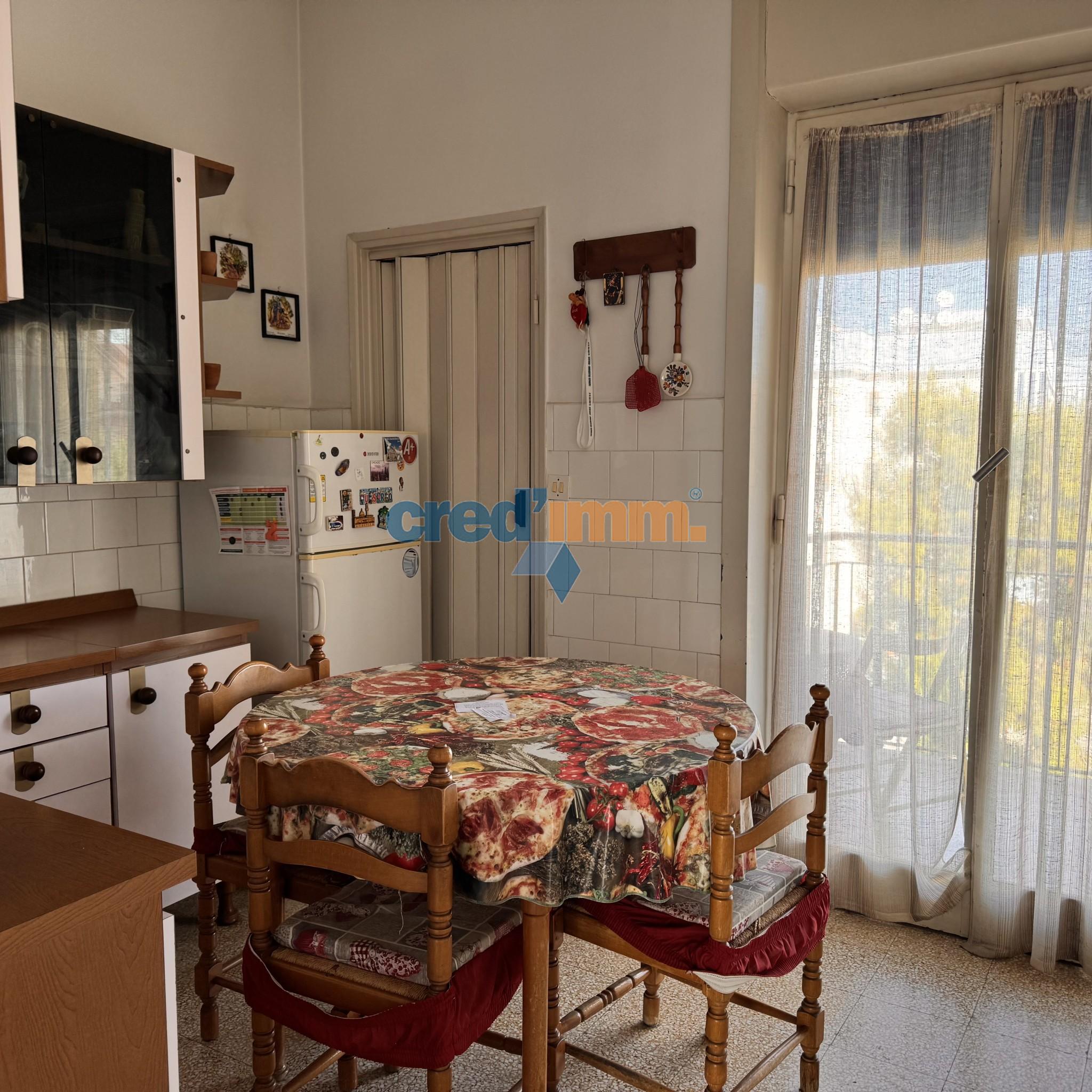 bisceglie zona san martino in vendita trivani ed accessori_3901763036842.jpg