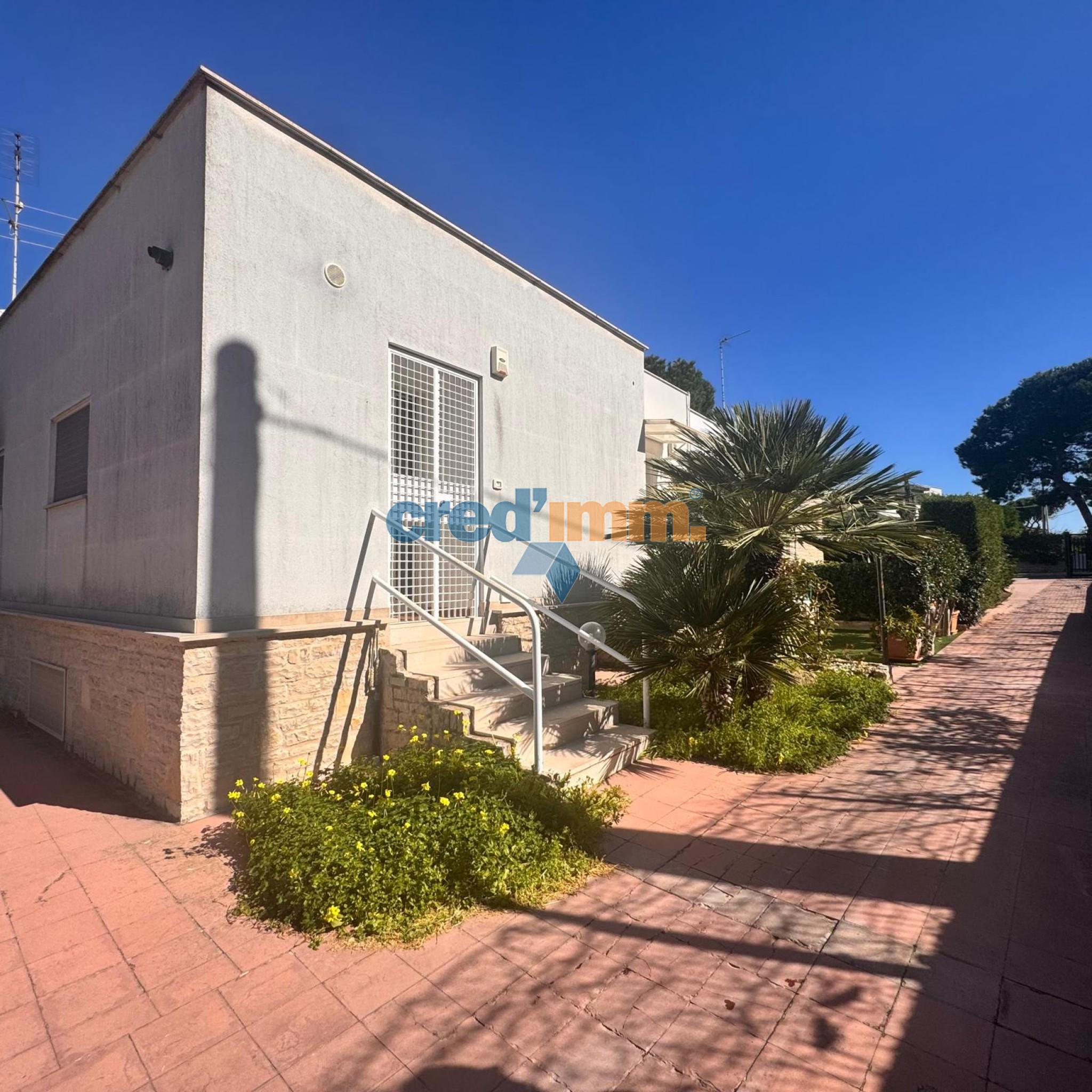 bisceglie villetta arredata con 2 posti auto_4061772454386.jpeg