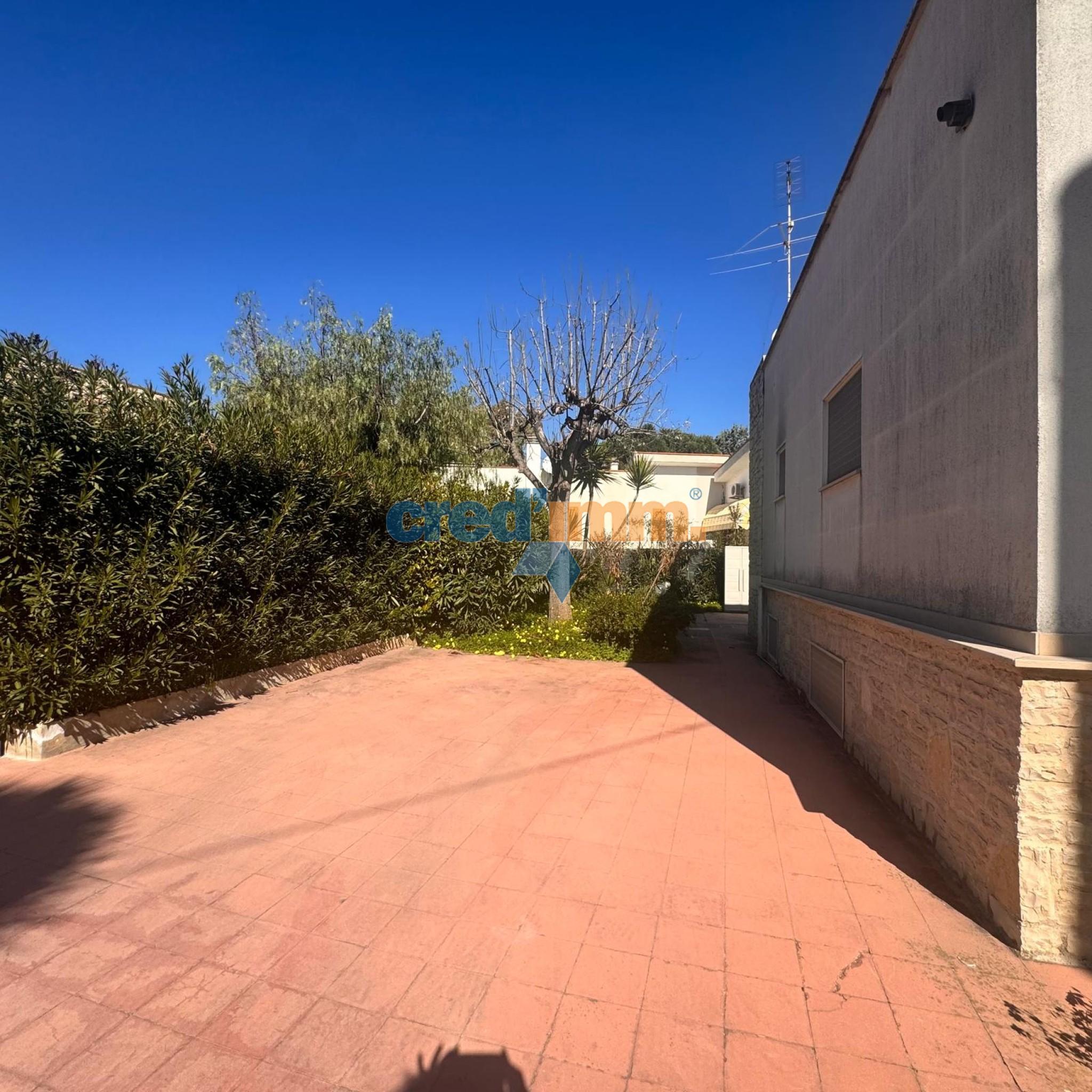 bisceglie villetta arredata con 2 posti auto_4061772459829.jpeg