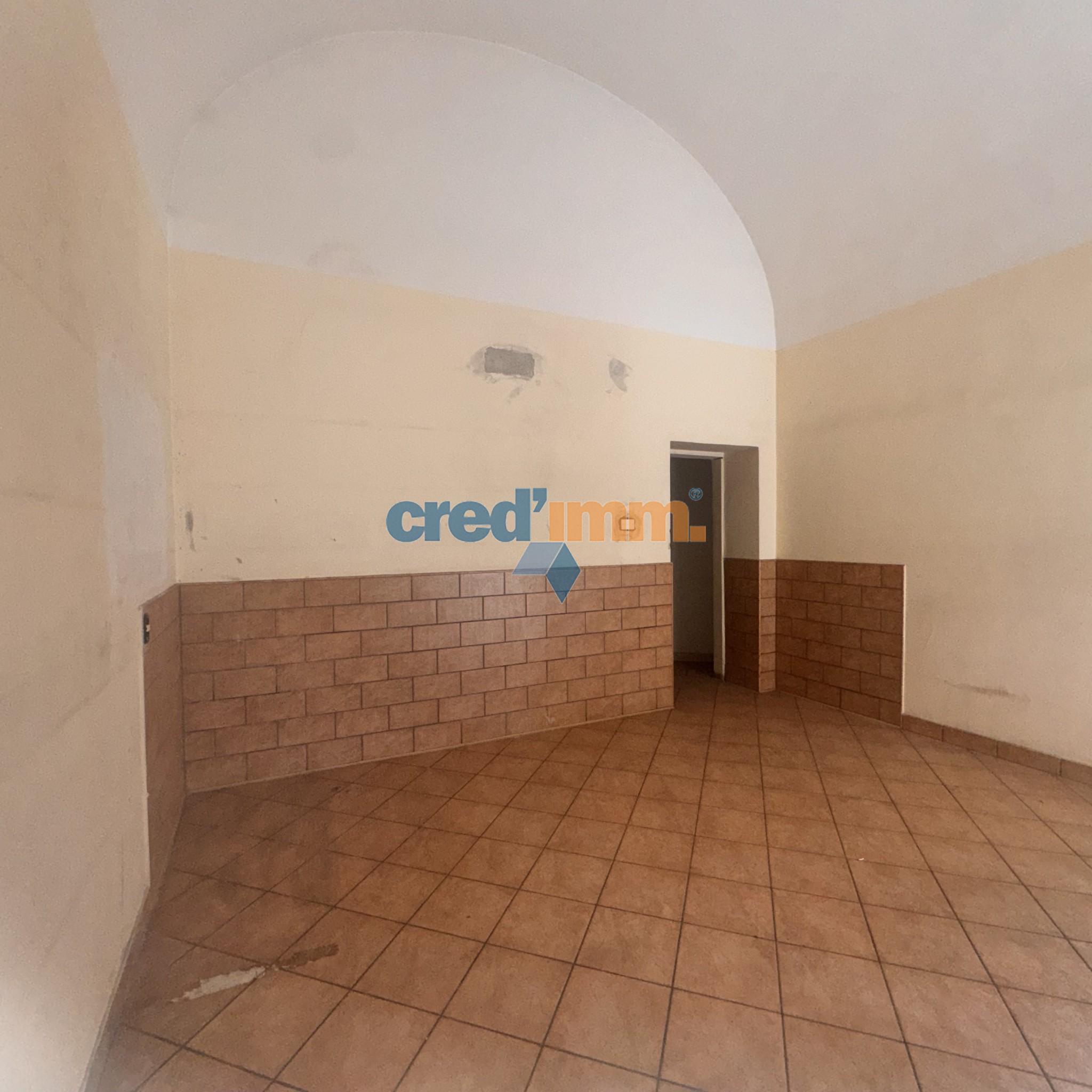 Bisceglie locale commerciale in vendita con doppio ingresso_4351789459944.jpeg