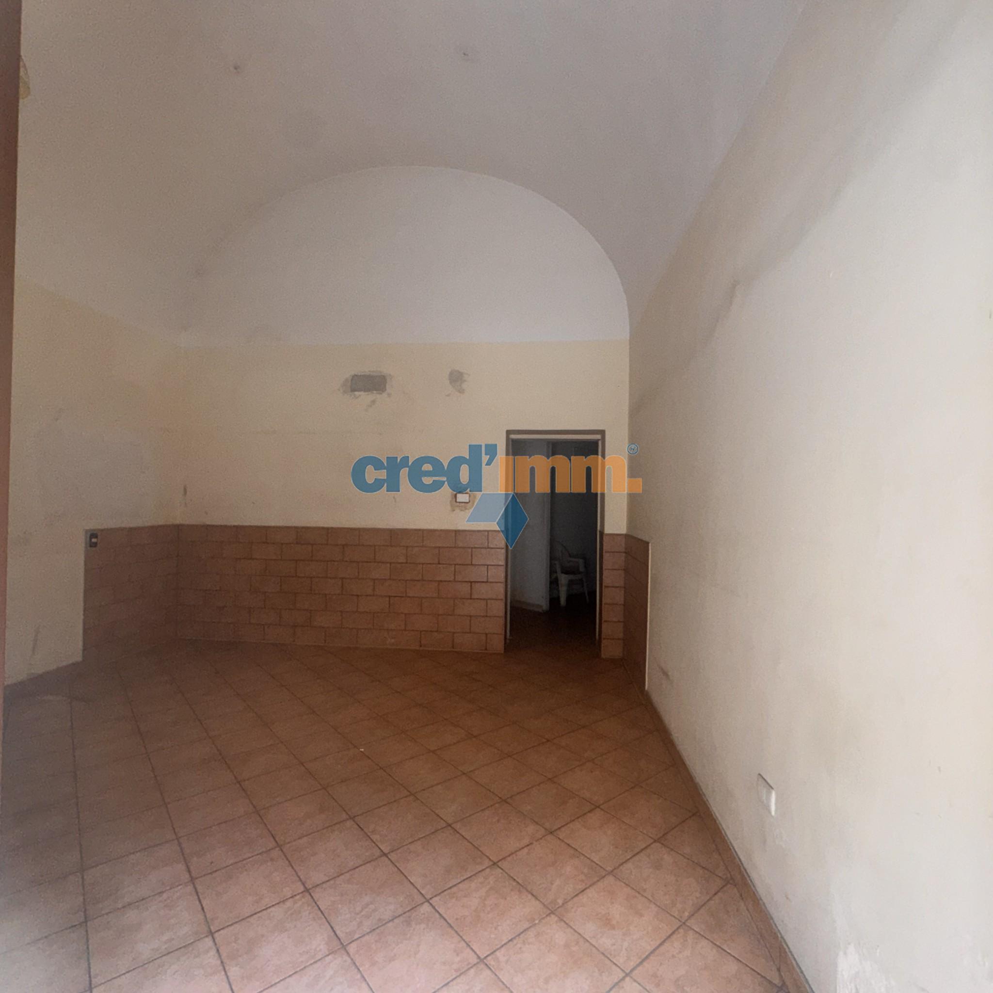 Bisceglie locale commerciale in vendita con doppio ingresso_4351789460385.jpeg
