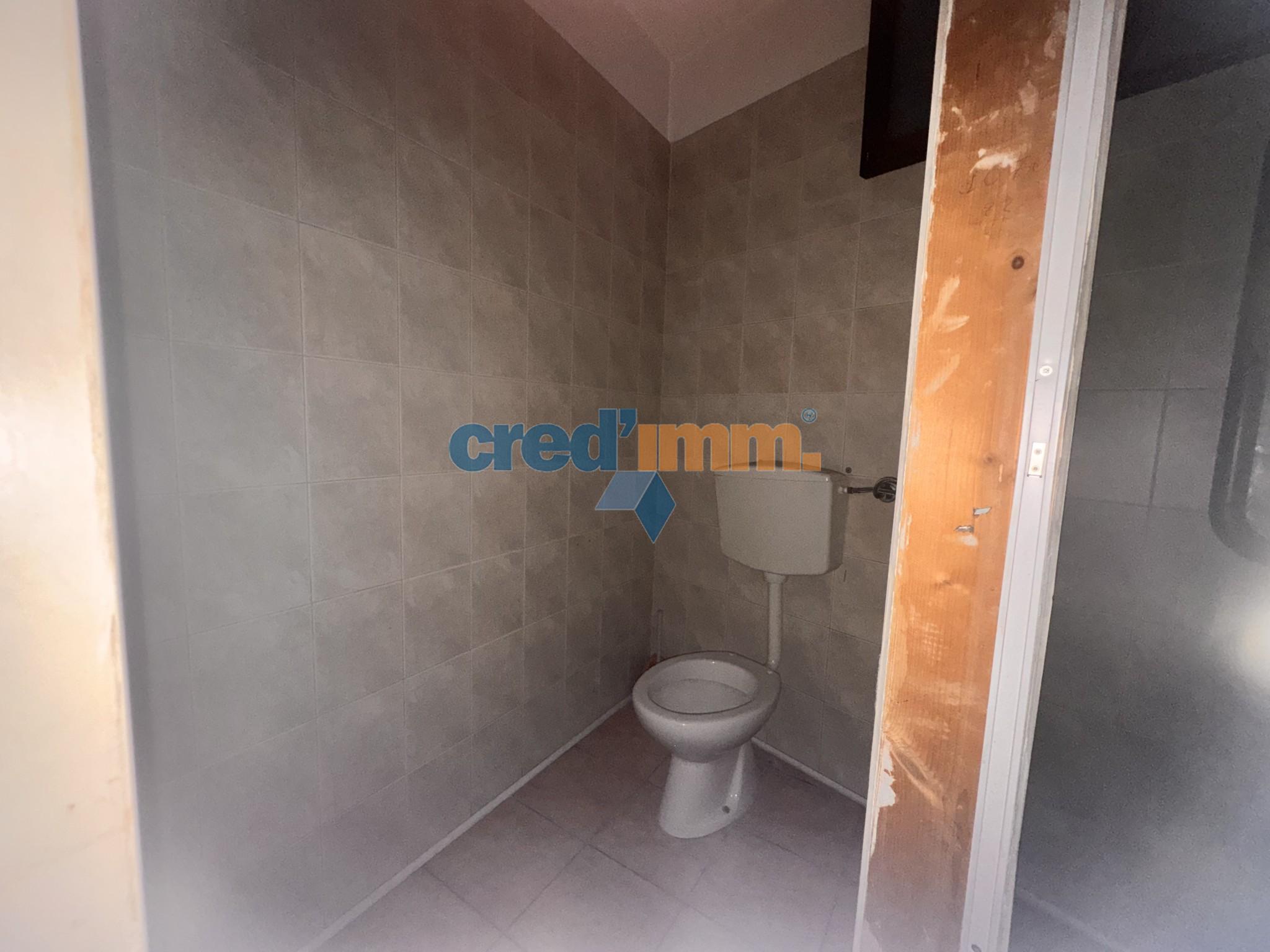 Bisceglie locale commerciale in vendita con doppio ingresso_4351789463611.jpeg