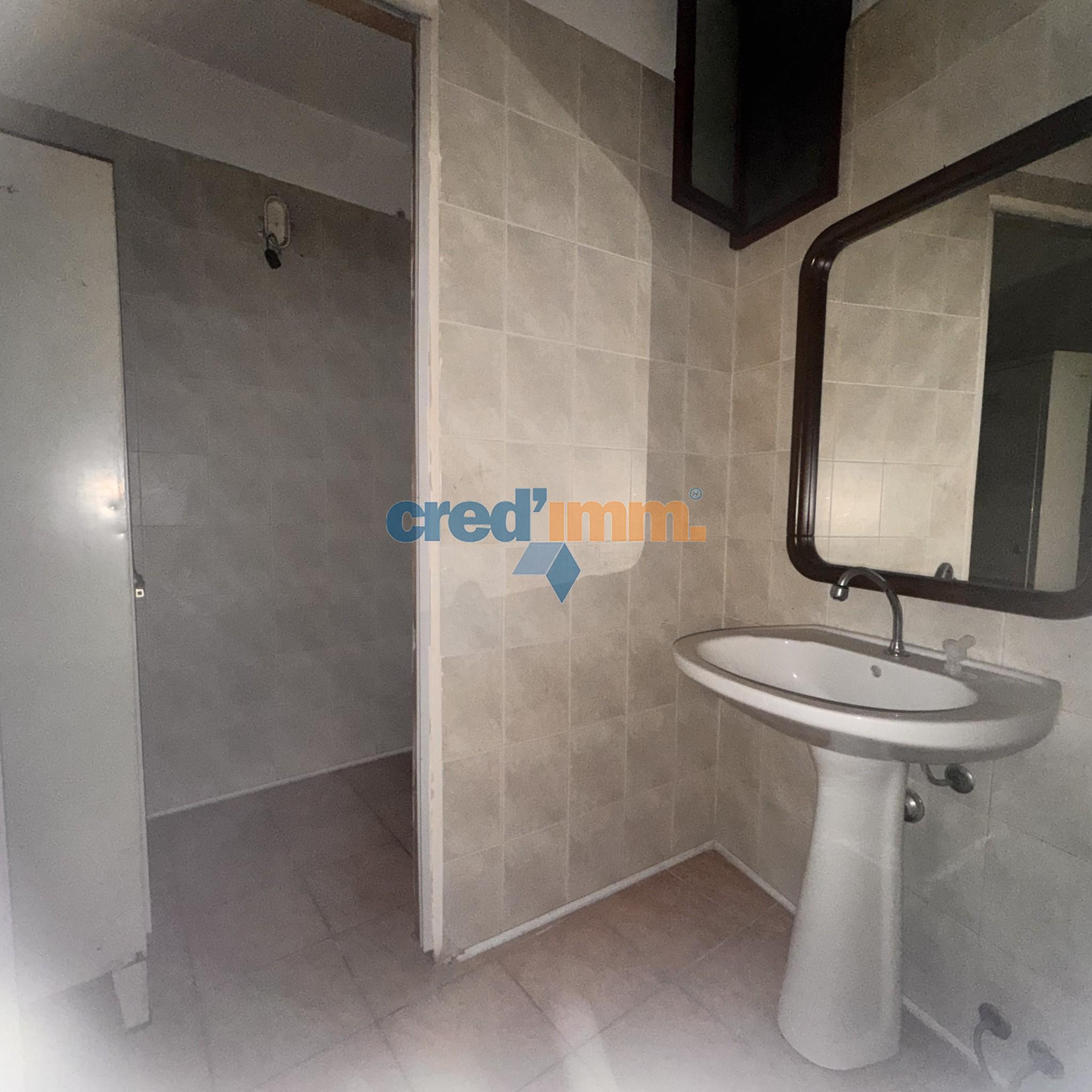 Bisceglie locale commerciale in vendita con doppio ingresso_4351789464012.jpeg