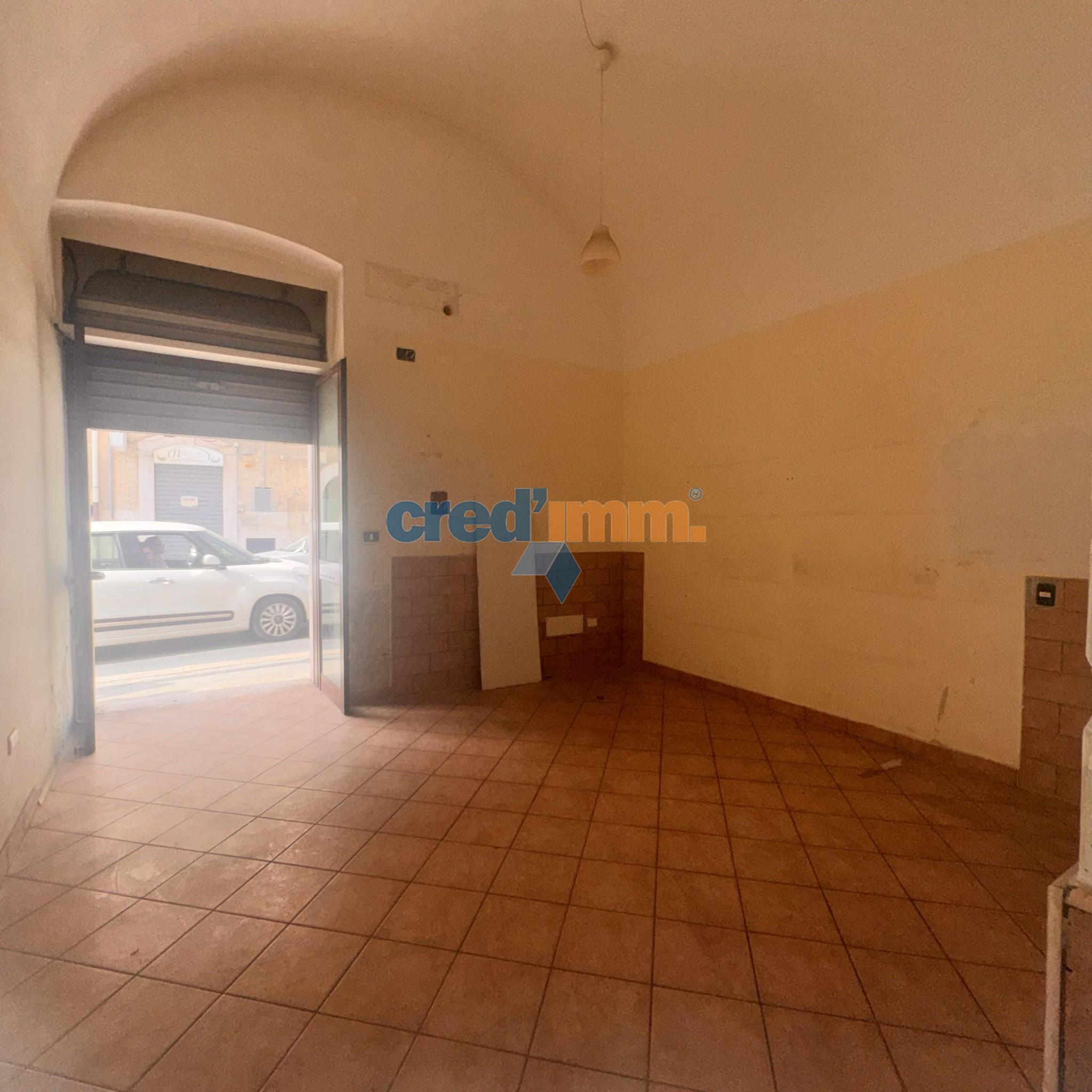 Bisceglie locale commerciale in vendita con doppio ingresso_4351789464206.jpeg